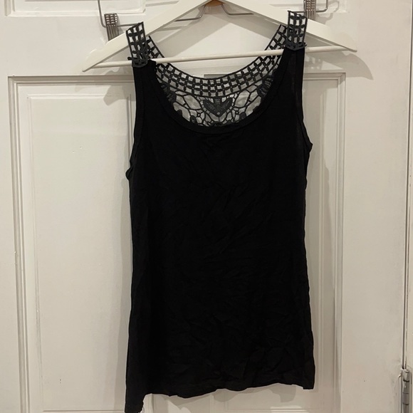 black tank top with floral laces - Picture 1 of 3